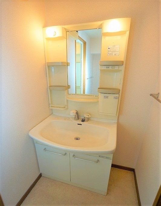 拡大写真:糟屋郡粕屋町大字柚須 3階302の★シャンプードレッサー付きです★