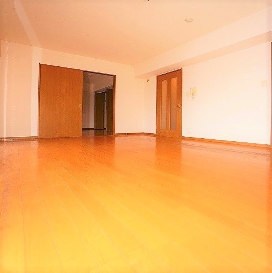 拡大写真:糟屋郡粕屋町大字柚須 3階302の★ゆったりとしたリビングです★