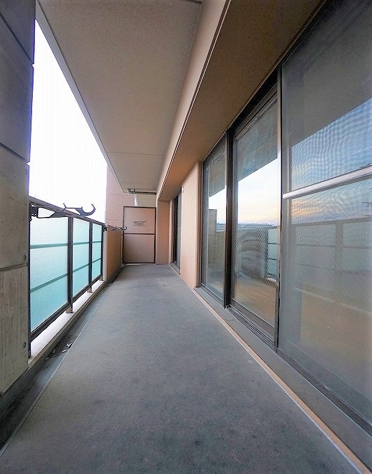 拡大写真:糟屋郡粕屋町大字柚須 3階302の★広さのあるバルコニーです★