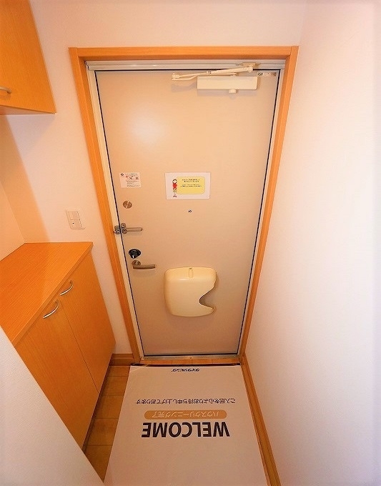 拡大写真:糟屋郡粕屋町大字大隈 2階202の★素敵な玄関でお出迎え★
