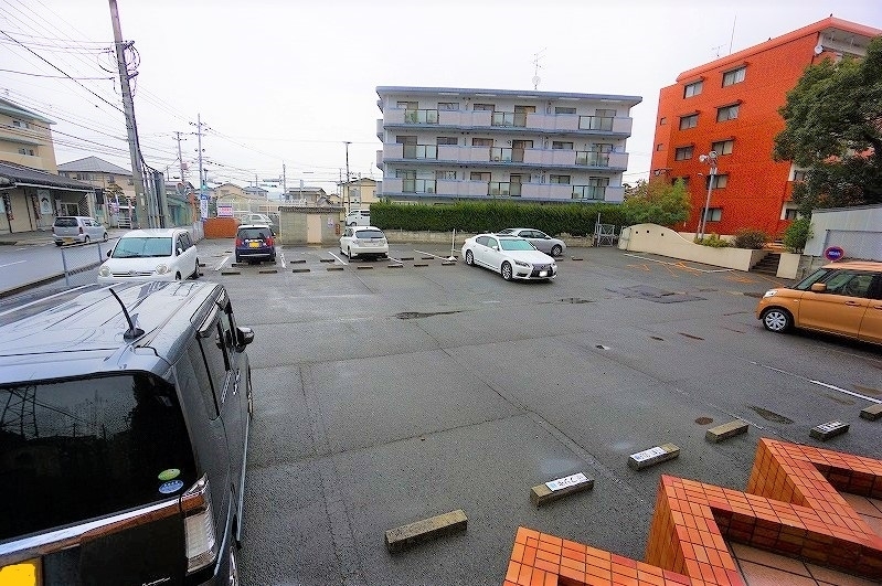 拡大写真:糟屋郡粕屋町長者原西2丁目 2階202の★敷地内駐車場も完備しております★
