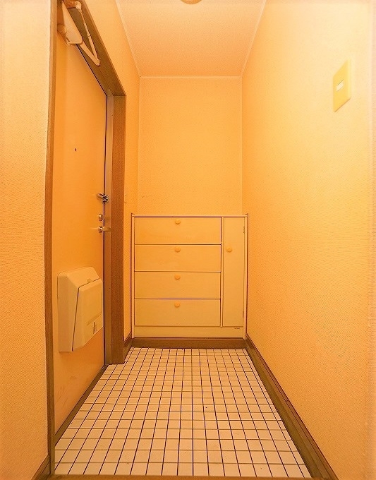 拡大写真:糟屋郡篠栗町大字乙犬 1階101の★段差の少ない玄関で脱ぎ履き楽々です★