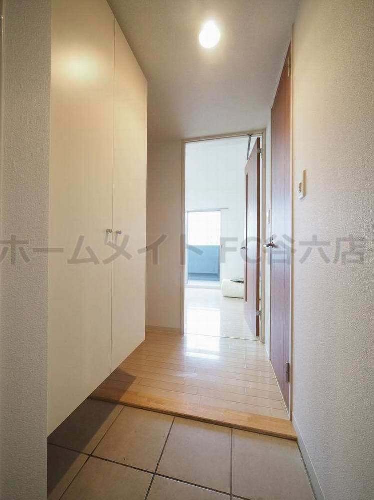 拡大写真:ドゥーエ森ノ宮 2階209の玄関