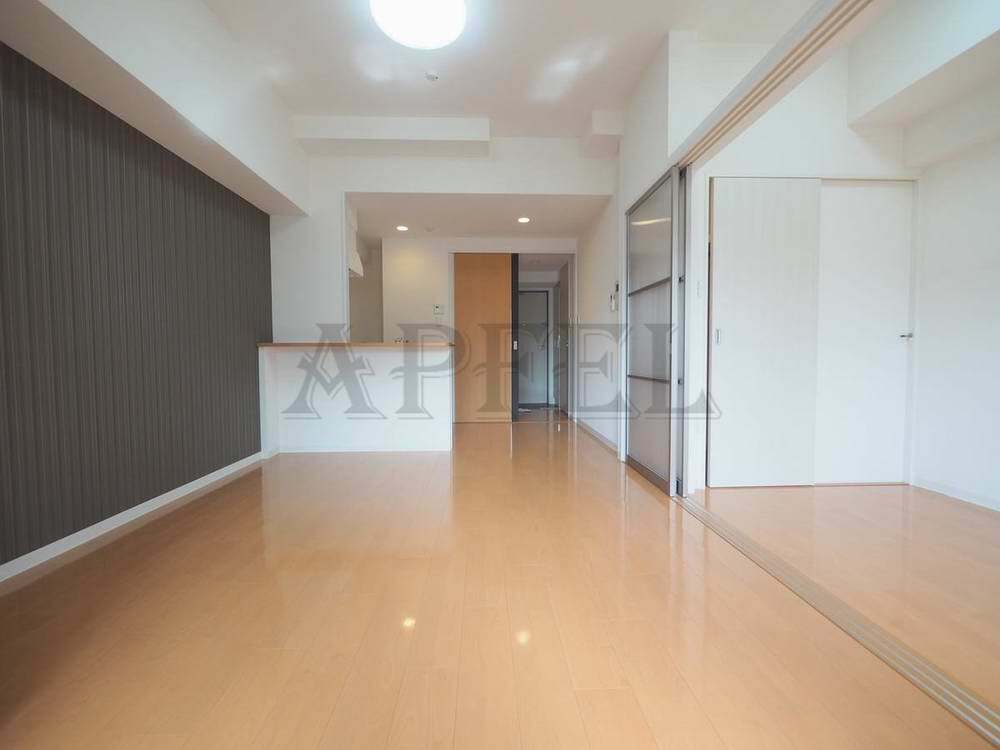 拡大写真:セレニテ本町グランデ 2階205の居間