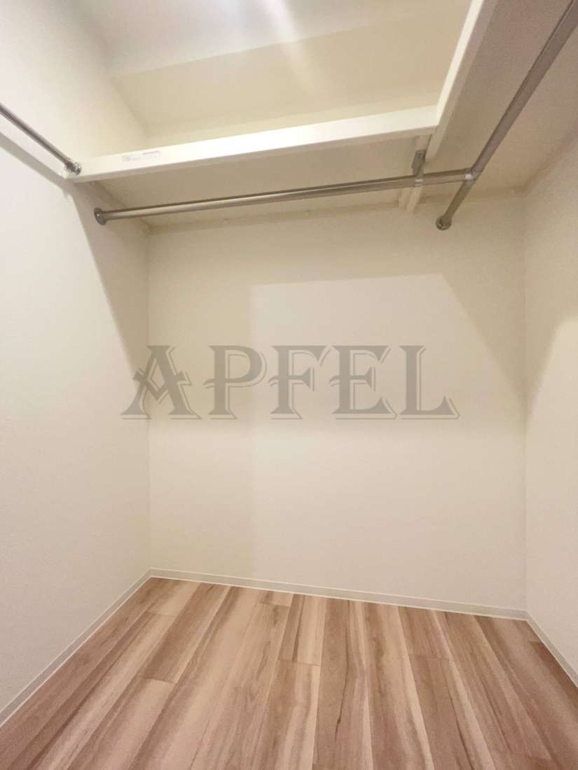 拡大写真:セレニテ堺筋本町リアン 9階905の収納