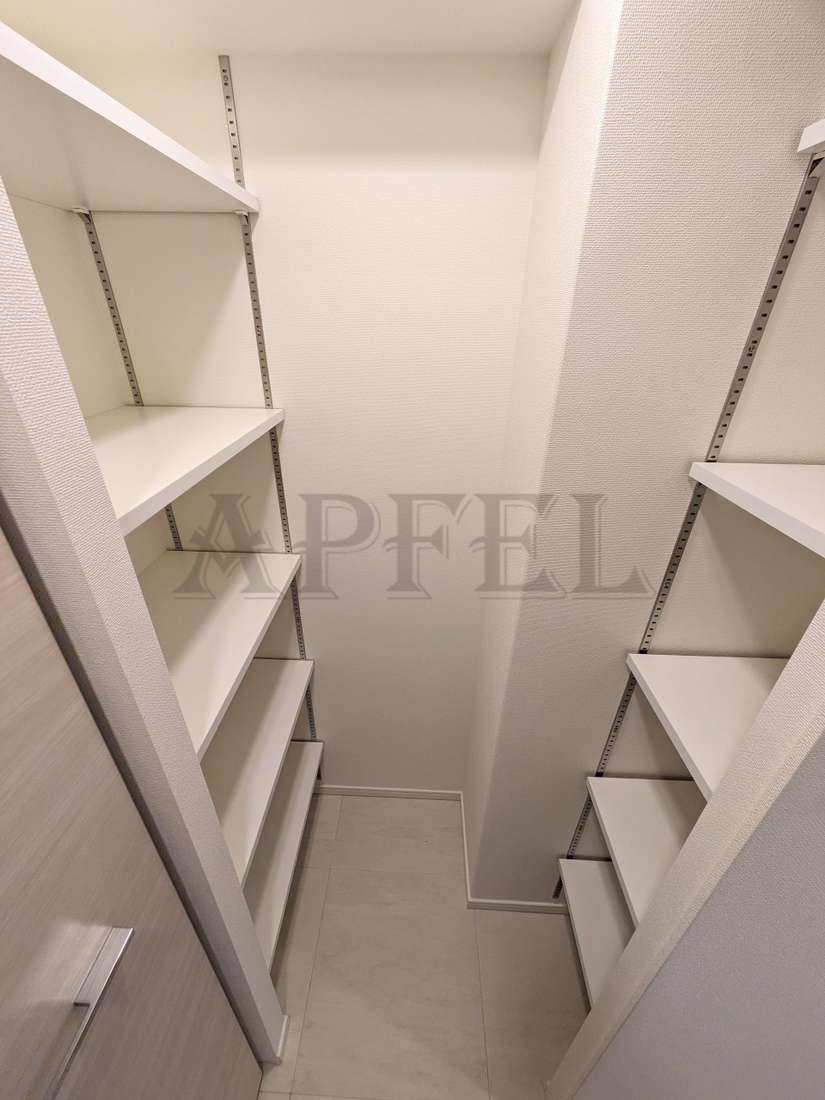 拡大写真:S-RESIDENCE福島玉川Tres 13階1303の収納