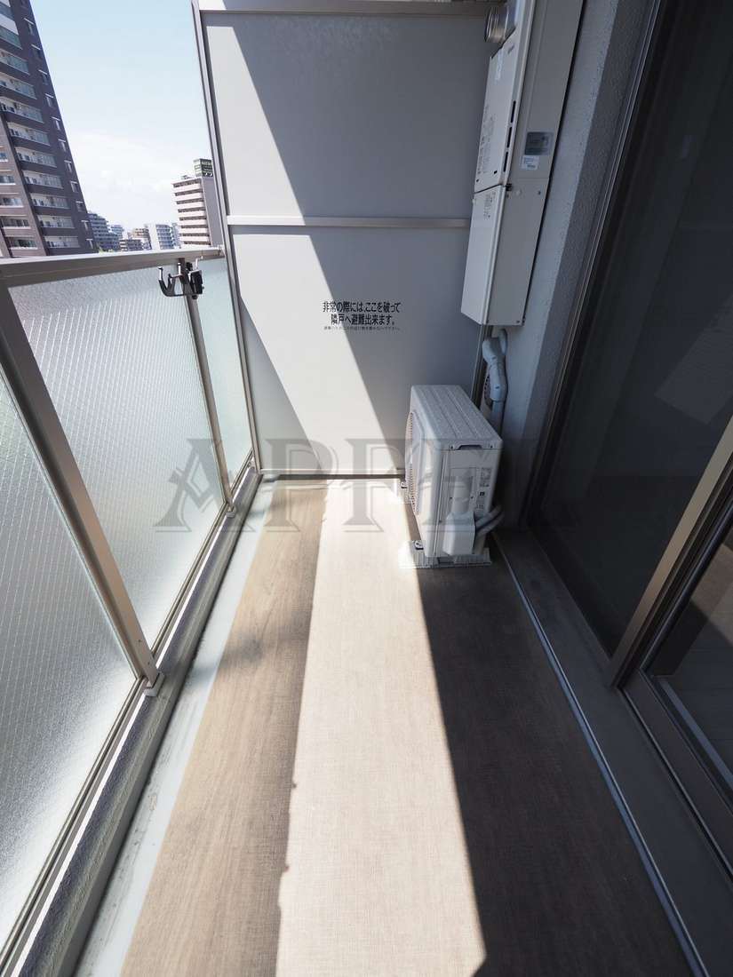 拡大写真:エスリード新福島 7階704のバルコニー