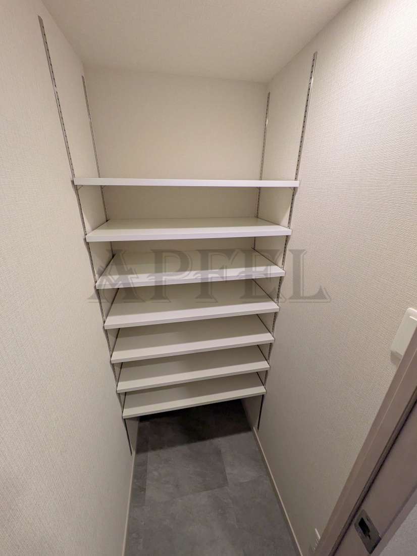 拡大写真:Gioia Altiri 6階602の収納