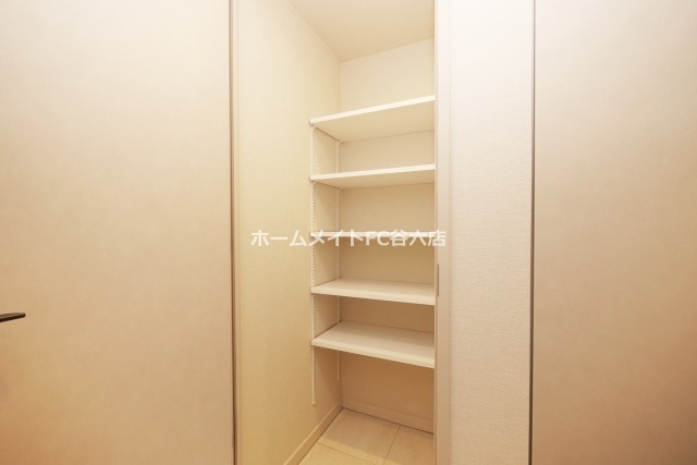拡大写真:ソルティア東梅田 14階1401の収納