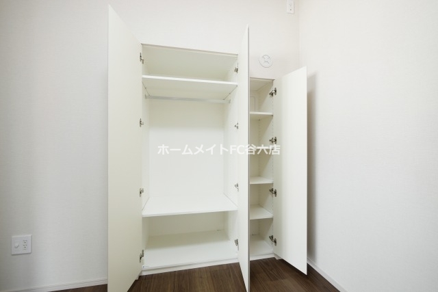 拡大写真:ソルティア東梅田 14階1401の収納