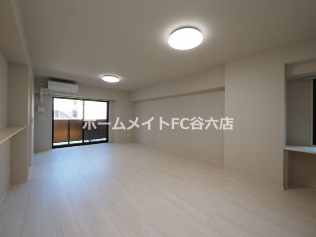 拡大写真:グランセジュール大国町 4階401の居間