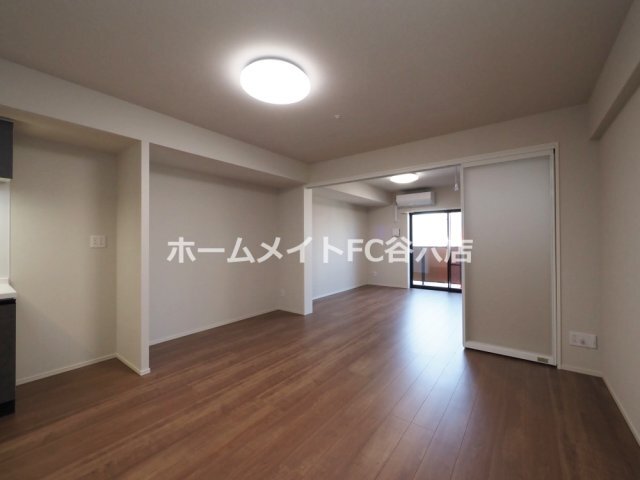 拡大写真:グランセジュール大国町 4階411の居間