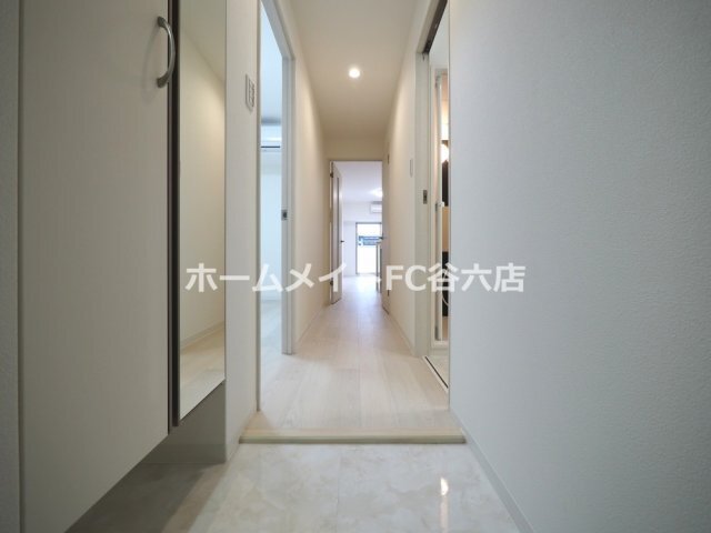 拡大写真:アーバンパーク新大阪 2階202の玄関