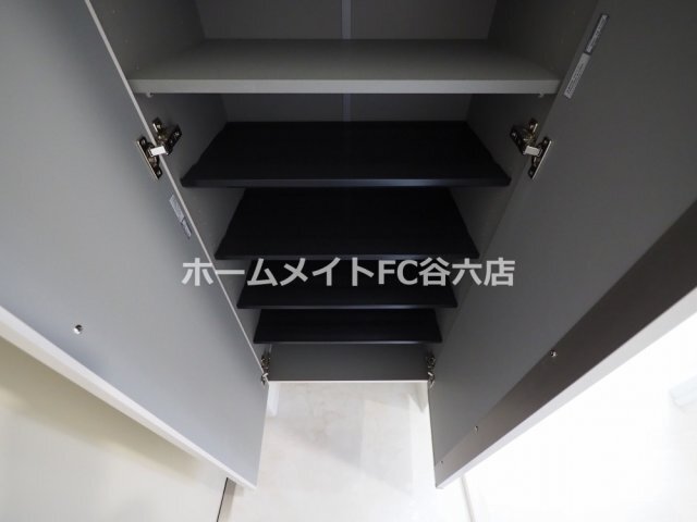 拡大写真:アーバンパーク新大阪 2階202の玄関