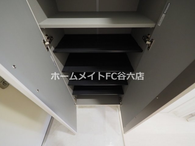 拡大写真:アーバンパーク新大阪 10階1008の玄関