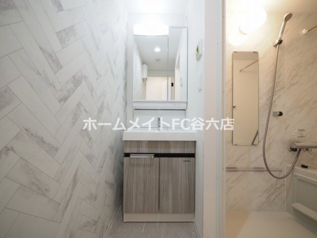 拡大写真:S-MOVE大阪鶴見 3階301の洗面所