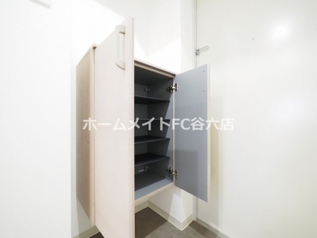 拡大写真:AND TERRACE 文の里 2階208の玄関