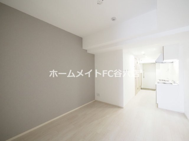 拡大写真:AND TERRACE 文の里 2階208の居間