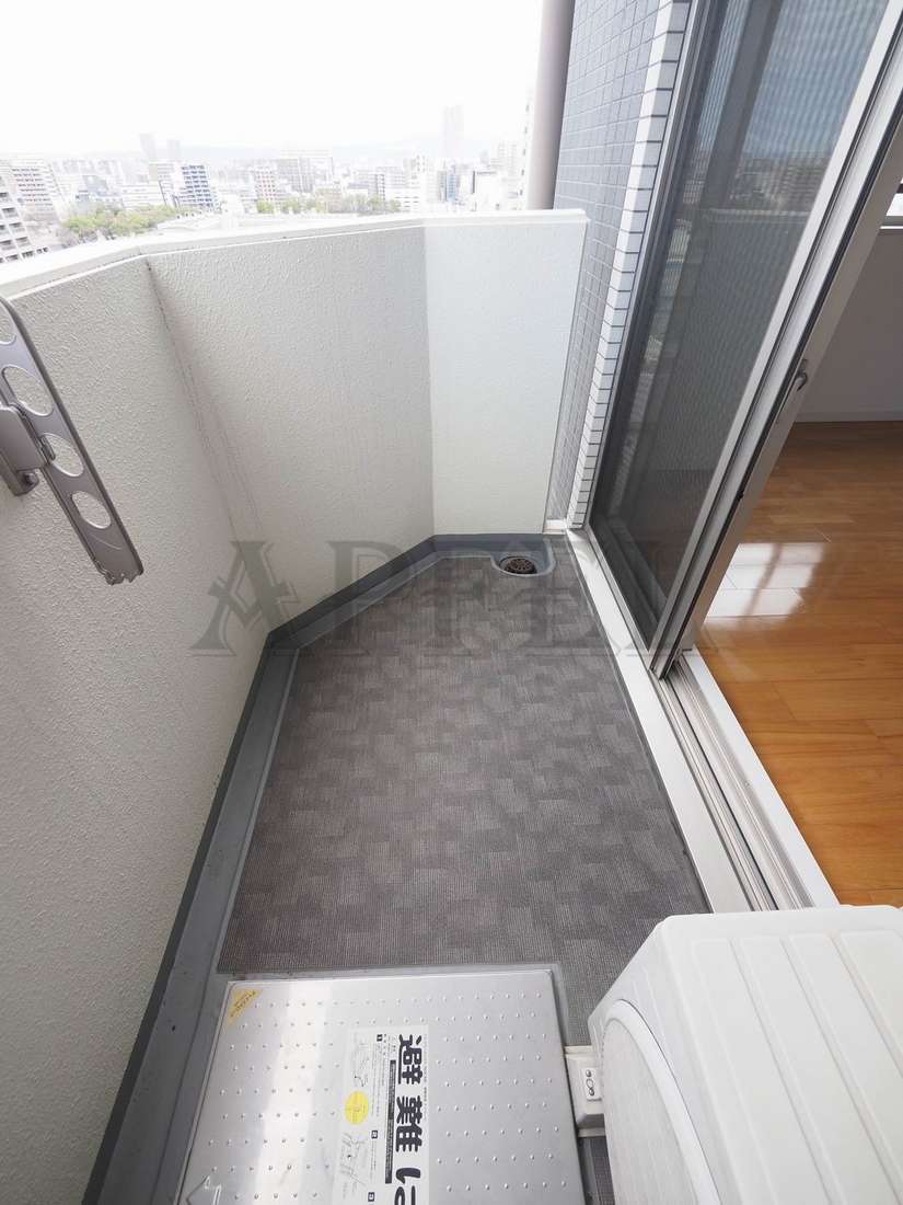 拡大写真:エスライズ東天満 6階604のバルコニー