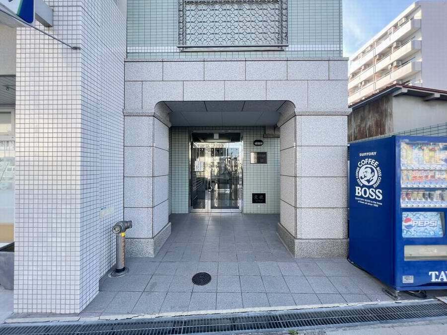 拡大写真：グランデージ今里 7階703のエントランス