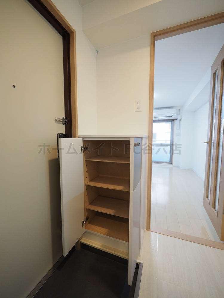 拡大写真:ラ・フォンテ松屋町 2階205の玄関