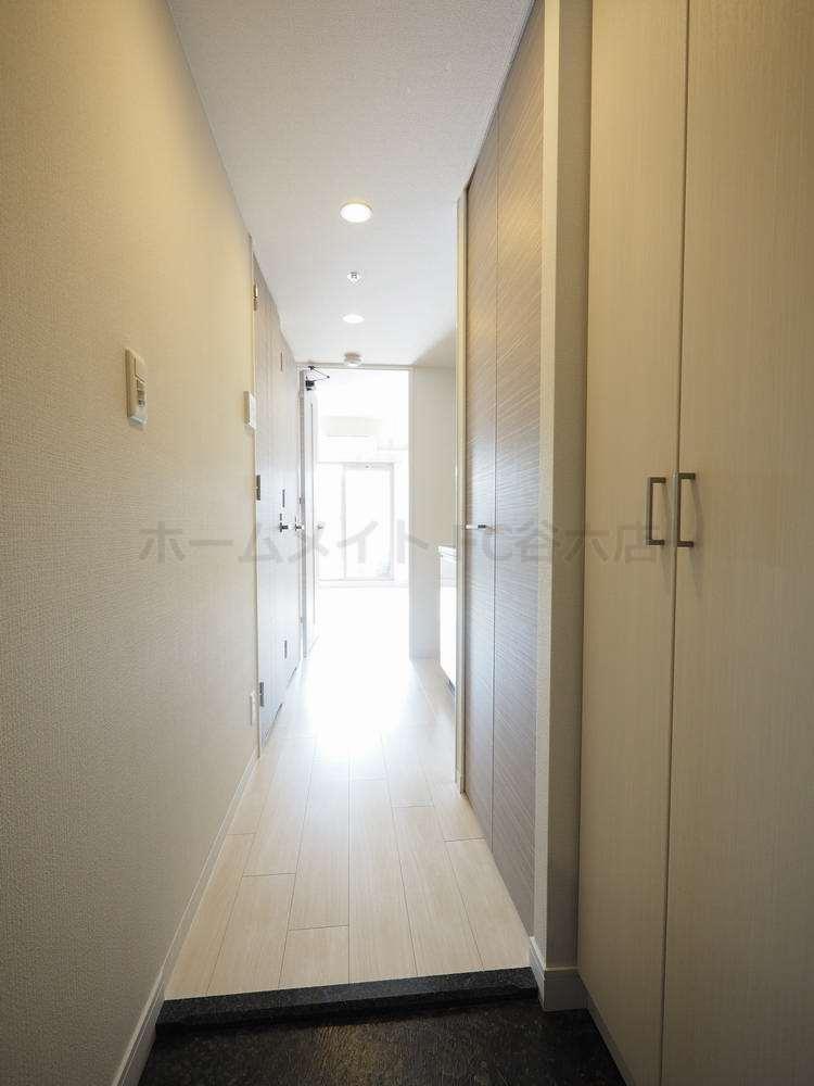 拡大写真:クリスタルグランツ谷町 4階403の玄関