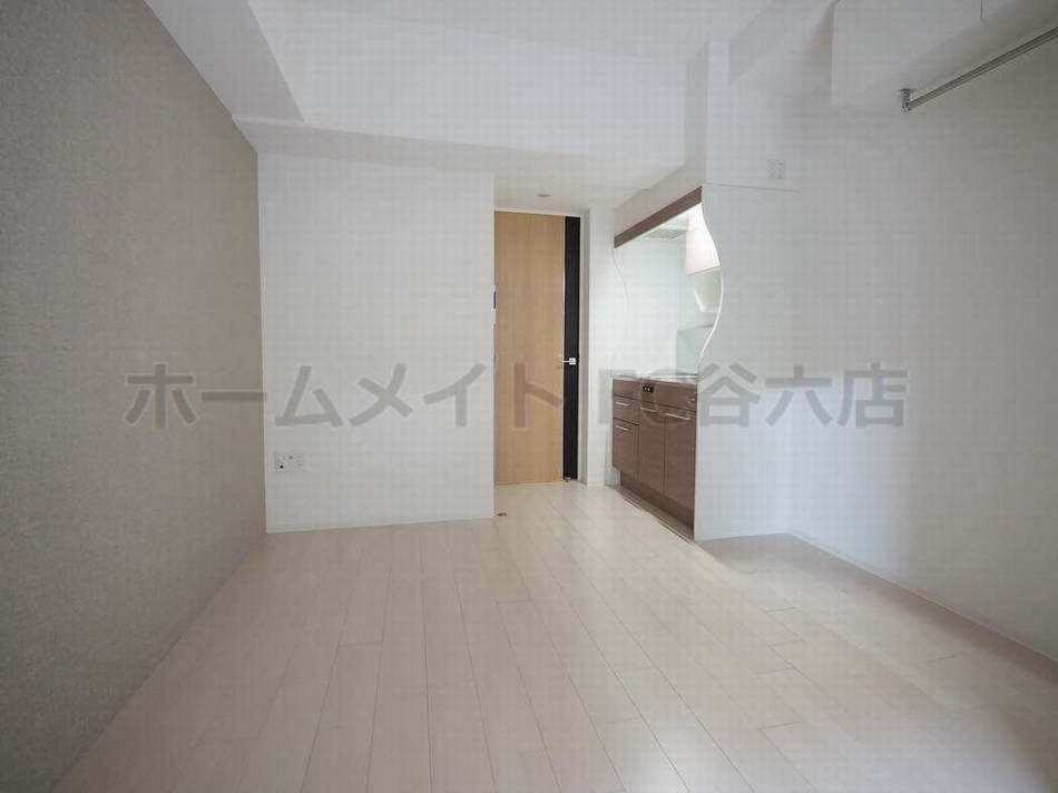 拡大写真:SERENiTE本町reflet 7階702の居間