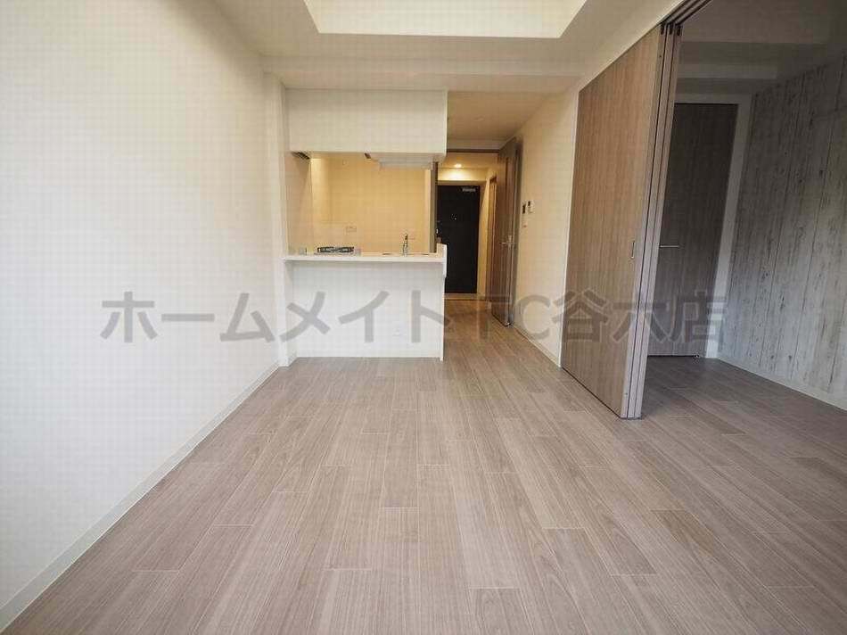 拡大写真:プレサンス新大阪ジェイズ 7階712の居間