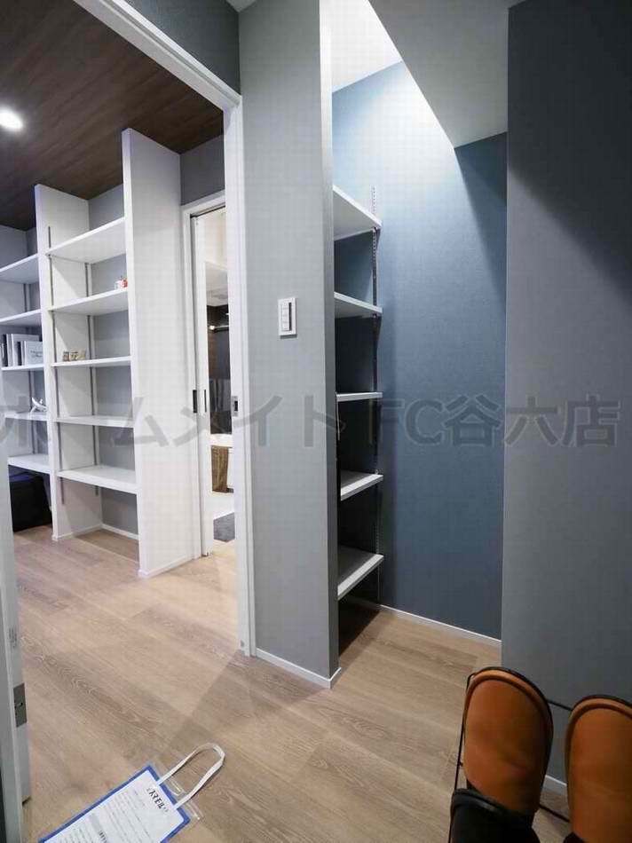 拡大写真:BRAVE松屋町 2階202の玄関