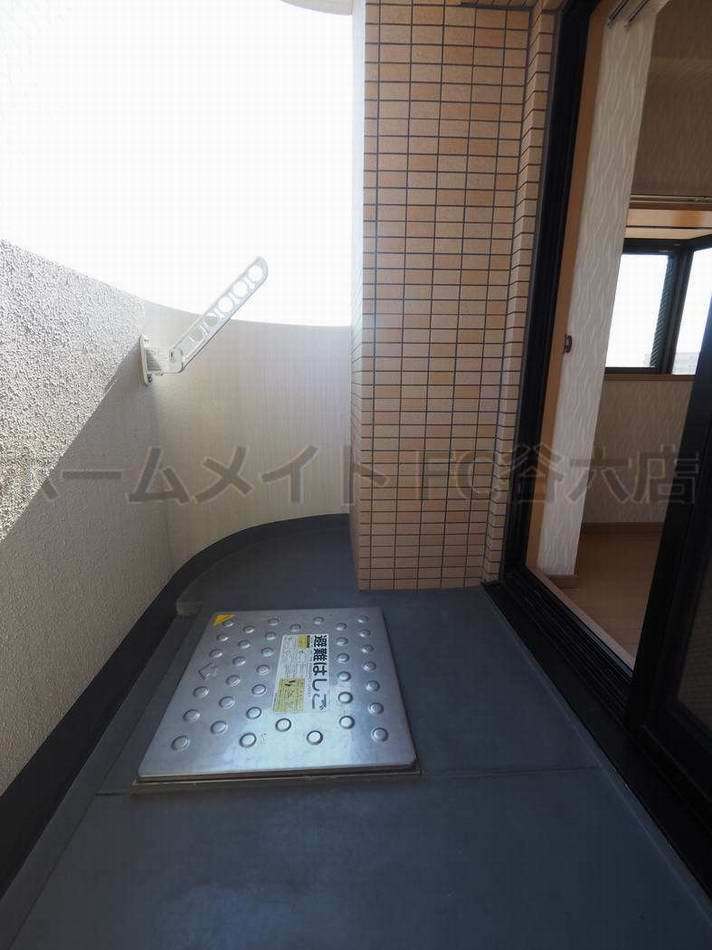 拡大写真:エスグランデ梅田ノース 5階501のバルコニー