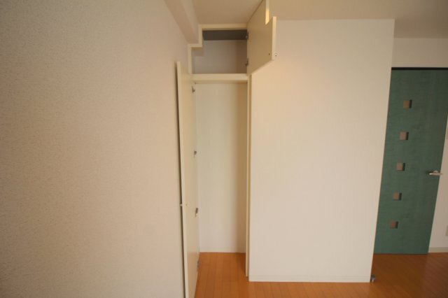 拡大写真:石野ハイツ 1階103の収納