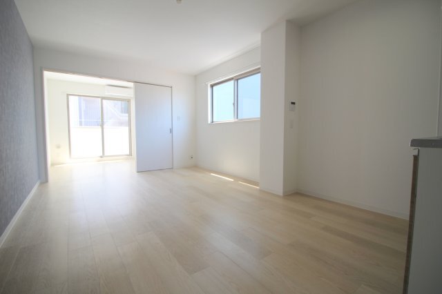 拡大写真:キャトルセゾン豊中本町 3階301の居間