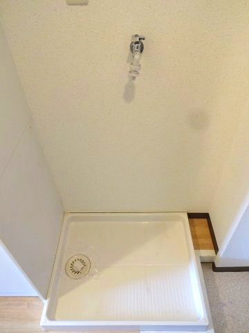 拡大写真:アメリ南桜塚 3階306の室内洗濯パン
