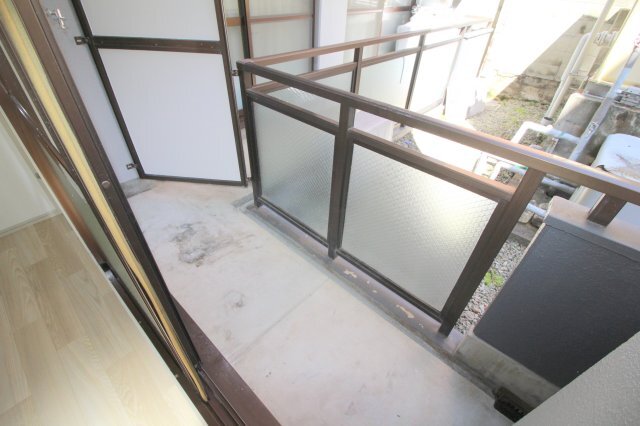 拡大写真:キャロル豊中本町Ⅱ 2階202のバルコニー