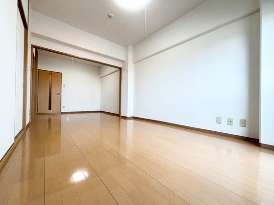 拡大写真：シャトーカワイ 4階404のリビング