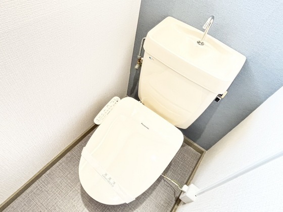 拡大写真:アンセーヌメゾン 1〜7 2階6のシャワー付きトイレ