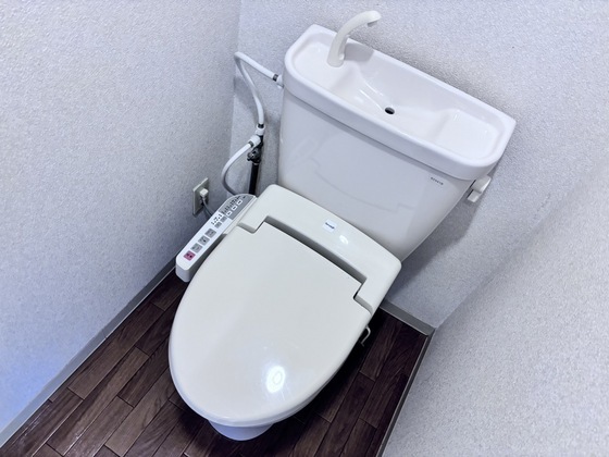 拡大写真：ファーストステージ町屋 4階405のシャワー付きトイレ