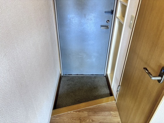 拡大写真:ファーストステージ町屋 2階203の玄関