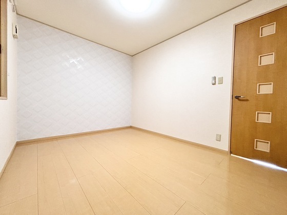 拡大写真：Ｍａｉｓｏｎ　Ｓｙｍｐｈｏｎｙ　Ｂ 2階B3の洋室