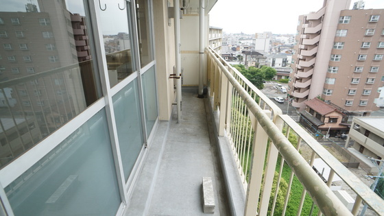 拡大写真:上浜団地(1・2号棟) 8階2-806のベランダ