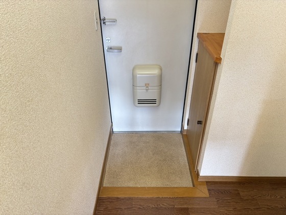拡大写真:メゾンYOU A 2階203の玄関