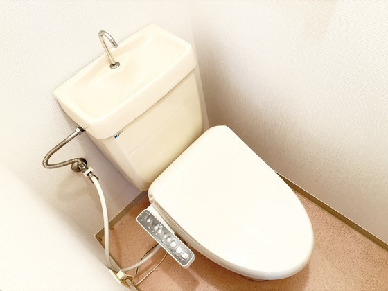 拡大写真:集ハイツ 2階2Gのシャワー付きトイレ