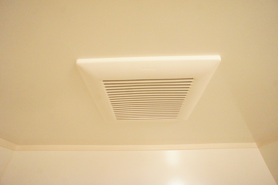 拡大写真:Plaire C 2階201の浴室換気扇