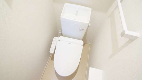 拡大写真:AKプレミール D 2階201のシャワー付きトイレ