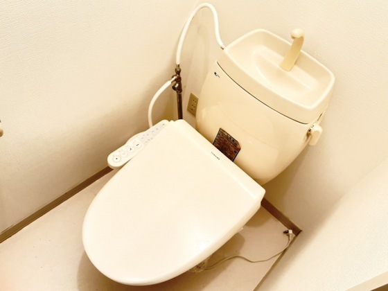 拡大写真:三重津市時田ハウス A 1階101のシャワー付きトイレ