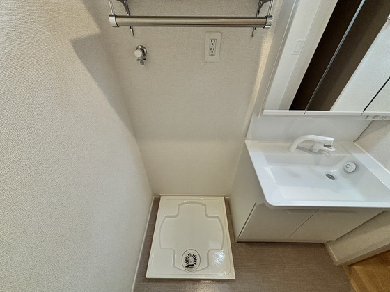 拡大写真:ヒカルサ 津上浜 1階102の洗濯機置場(同仕様タイプ)