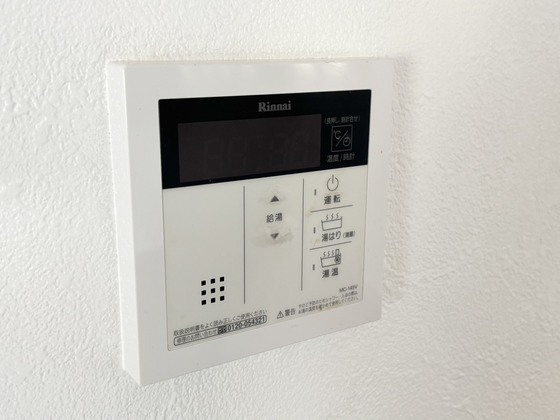 拡大写真:平屋レトロハウス 1階1の給湯器リモコン