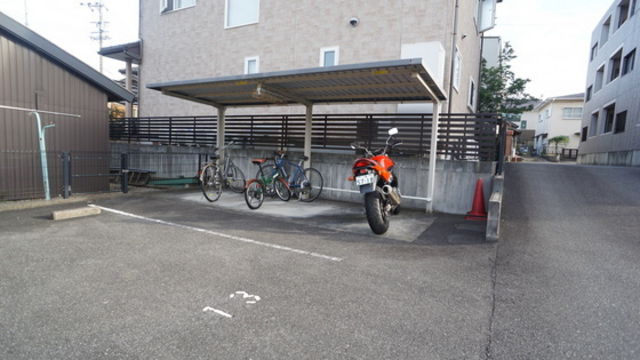 拡大写真:マルセイユ 3階301の外観
