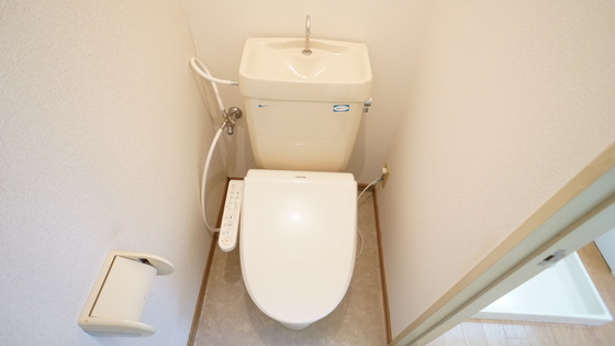 拡大写真:ルミエール末広 1階1Cのシャワー付きトイレ
