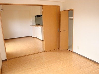 拡大写真:ルミエール栄 2階213の内観